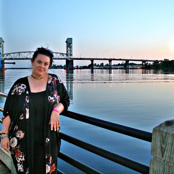 Meet your Posher, Victoria - Picture 1 of 1